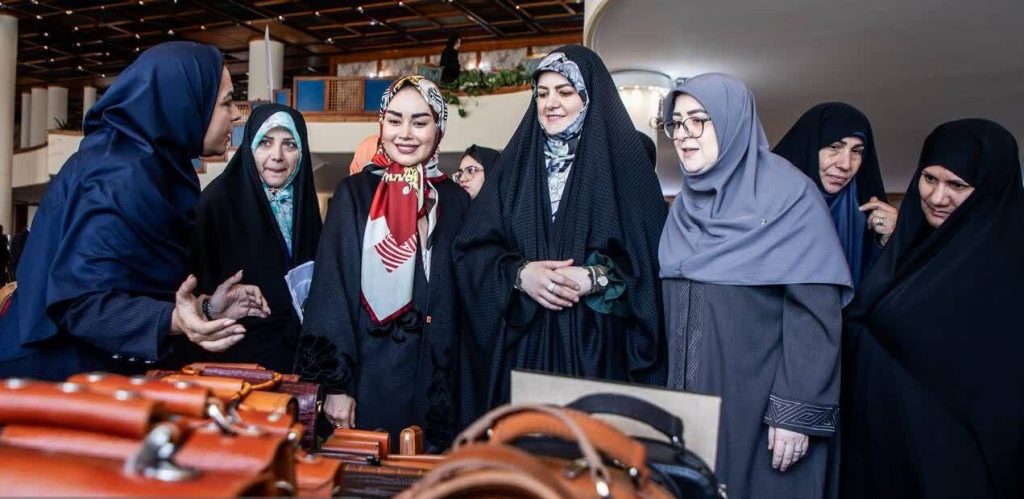 حضور برند ایلامی «چرم نجف‌نیا» در نمایشگاه انجمن دیپلماتیک بانوان کشور